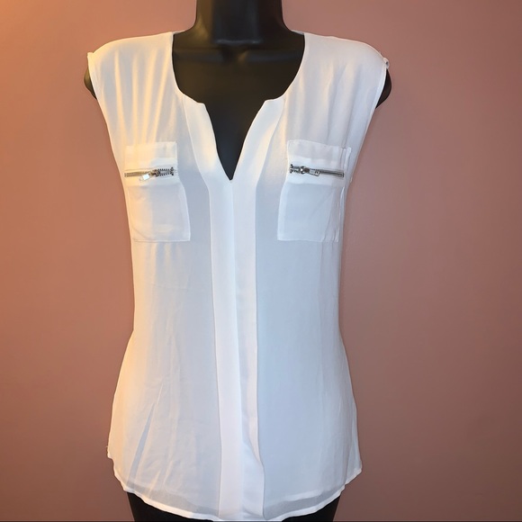 Sleeveless Chiffon Blouse - Picture 3 of 6